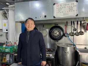 "도시락부터 장례까지, 지역사회 가장 낮은 이들의 곁을 지켜 온 사람"