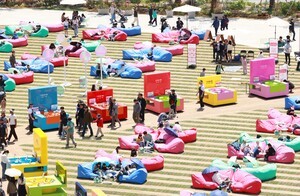 '텍스트 힙' 열풍에…서울야외도서관 상반기 100만명 찾았다