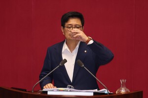 민주당은 왜 방송 관련법을 먼저 통과 시킬까?...'공유지의 비극'