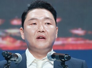 싸이 '의료법 위반' 수사에 소속사 "수면제 대리수령 불찰"