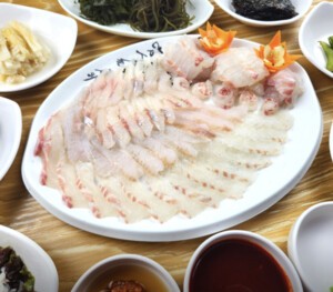[맛집탐방]경주감포 앞바다의 신선함을 담은 집, 푸른바다회센타