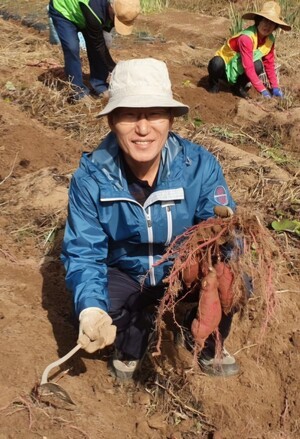 작은 결실이 들려주는 선율 '흙의 변주곡'