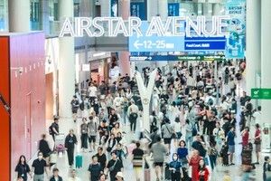 "추석 연휴 인천공항 이용객 하루 평균 22만3000명...역대 최다"
