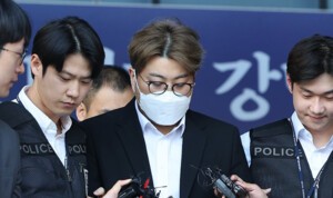 김호중 "겸손 더 배우겠다"…'구치소 동기' 송영길에 옥중편지