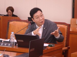 정연욱 의원 "JYJ에서 시우민까지 … 대형 기획사 갑질 의혹 여전"