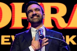 30대 무슬림 사회주의자 뉴욕 시장 당선...3선 주지사 쿠오모 꺾어