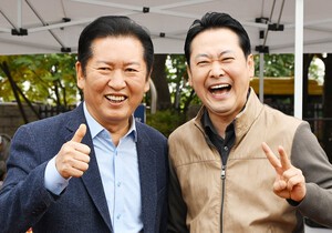 파안대소(破顔大笑)하는 장동혁-정청래 대표...며칠 전엔 상복도 입고 전쟁을 선포했는데?