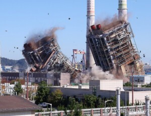 울산화력 4·6호기 발파 완료…안전 확인 후 인명 구조작업 예정