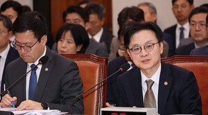 산자위, 한미 관세합의 설전…野 "비준 필요"·與 "바보같은 짓"