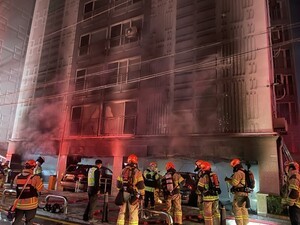 서울 양천구 아파트 주차장에서 화재 발생···주민 50명 병원 이송