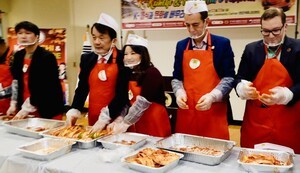 CJ제일제당, 미국 '김치의날'에 K푸드 후원…김치담그기 행사도