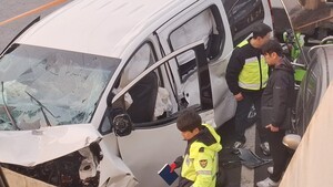 차량·관광객 뒤엉켜 위험천만…8년 만에 허용된 우도 렌터카 도마