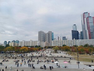 벤치 위 핸드폰 보고 '직감'…물속 여성 구한 한강보안관