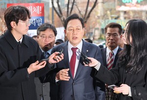 '양평 개발특혜' 김선교, 김건희특검 출석…"강압수사 하지 말라"