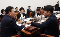 대통령실 특활비 예산, 운영소위서 심사 보류…여야 이견 '팽팽'