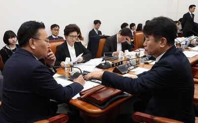 대통령실 특활비 예산, 운영소위서 심사 보류…여야 이견 '팽팽'