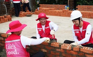 “배움의 공간을 바꾸다”…LG전자 임직원, 미얀마 청소년 지원